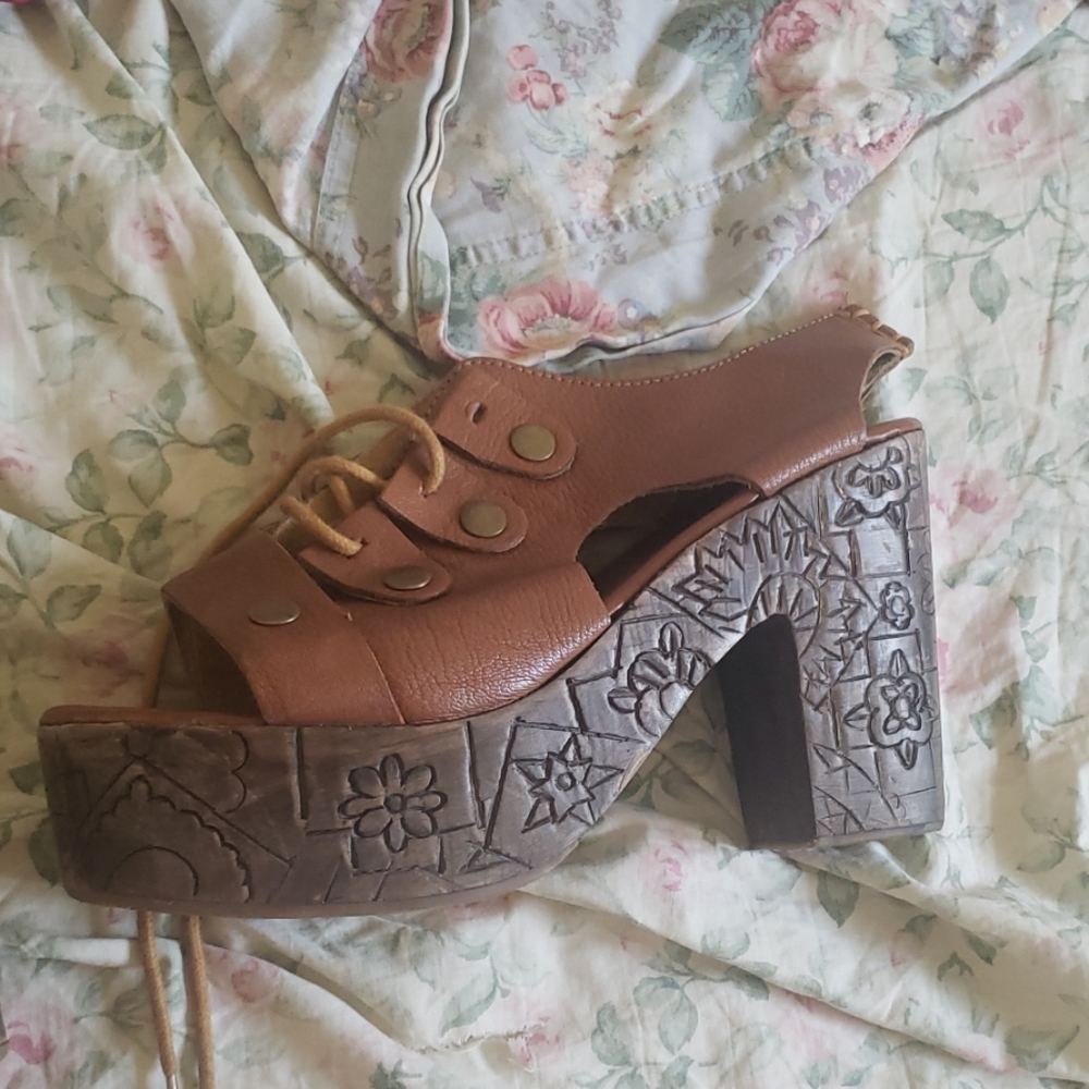 Gorgeous Carved Free People Platform Heels